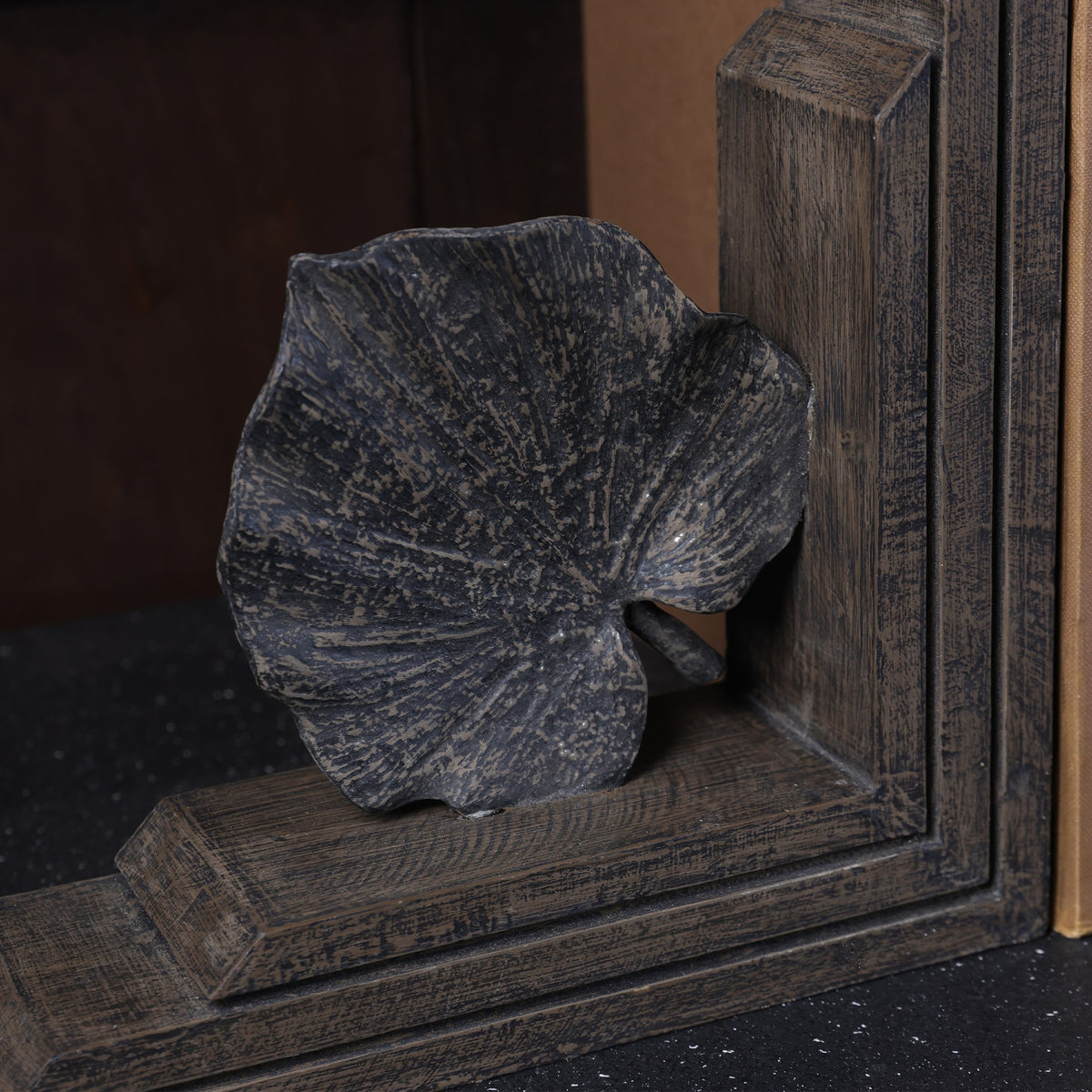 Zephyr Bookend - Brown