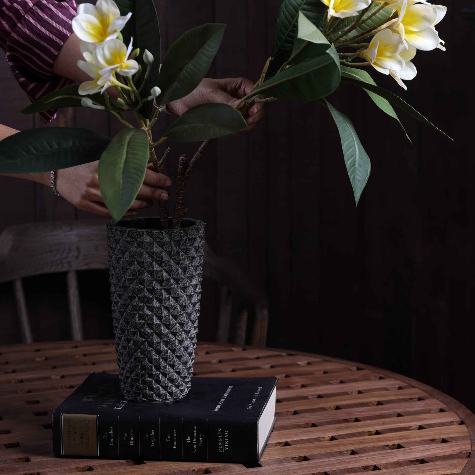 Geodara Vase - Grey