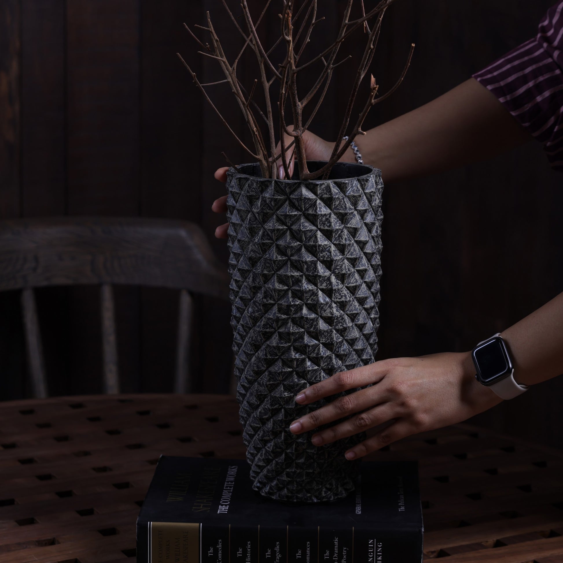 Geodara Vase - Grey