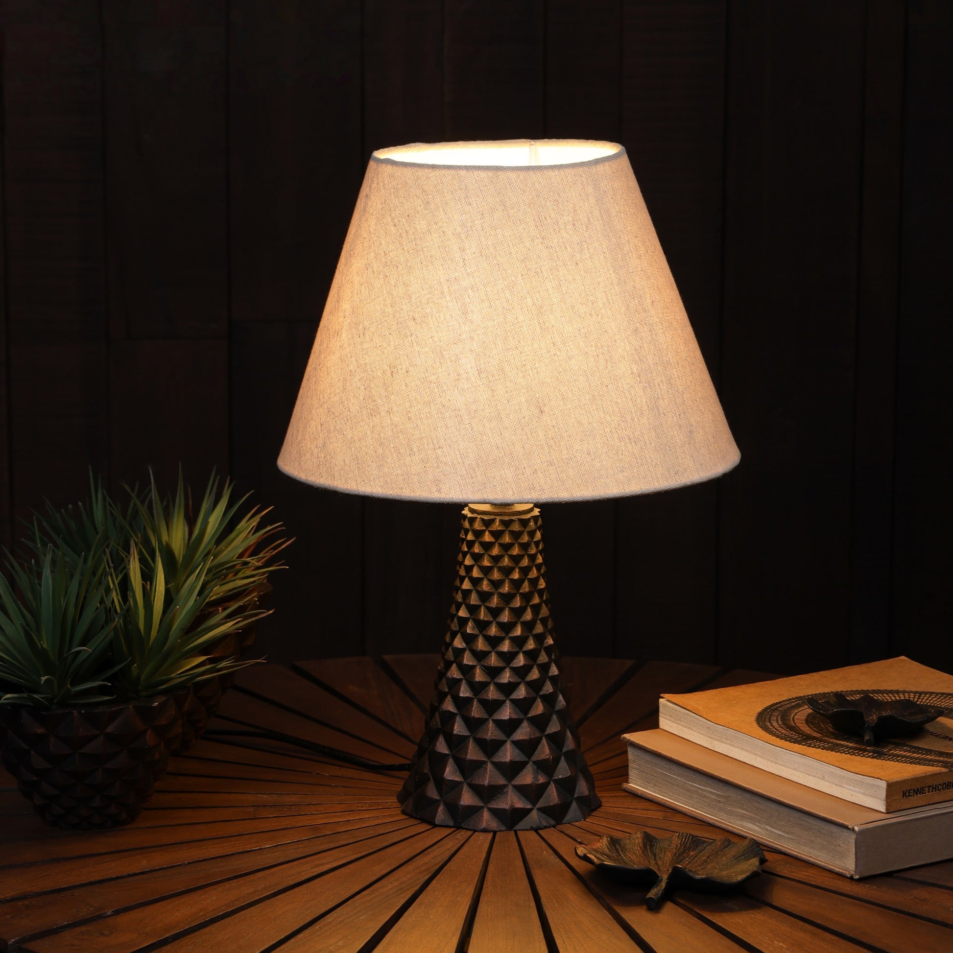 Geodara Table Lamp - Copper